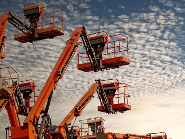The 2 Most Common Types of Aerial Lifts | How to Choose the Right One? 